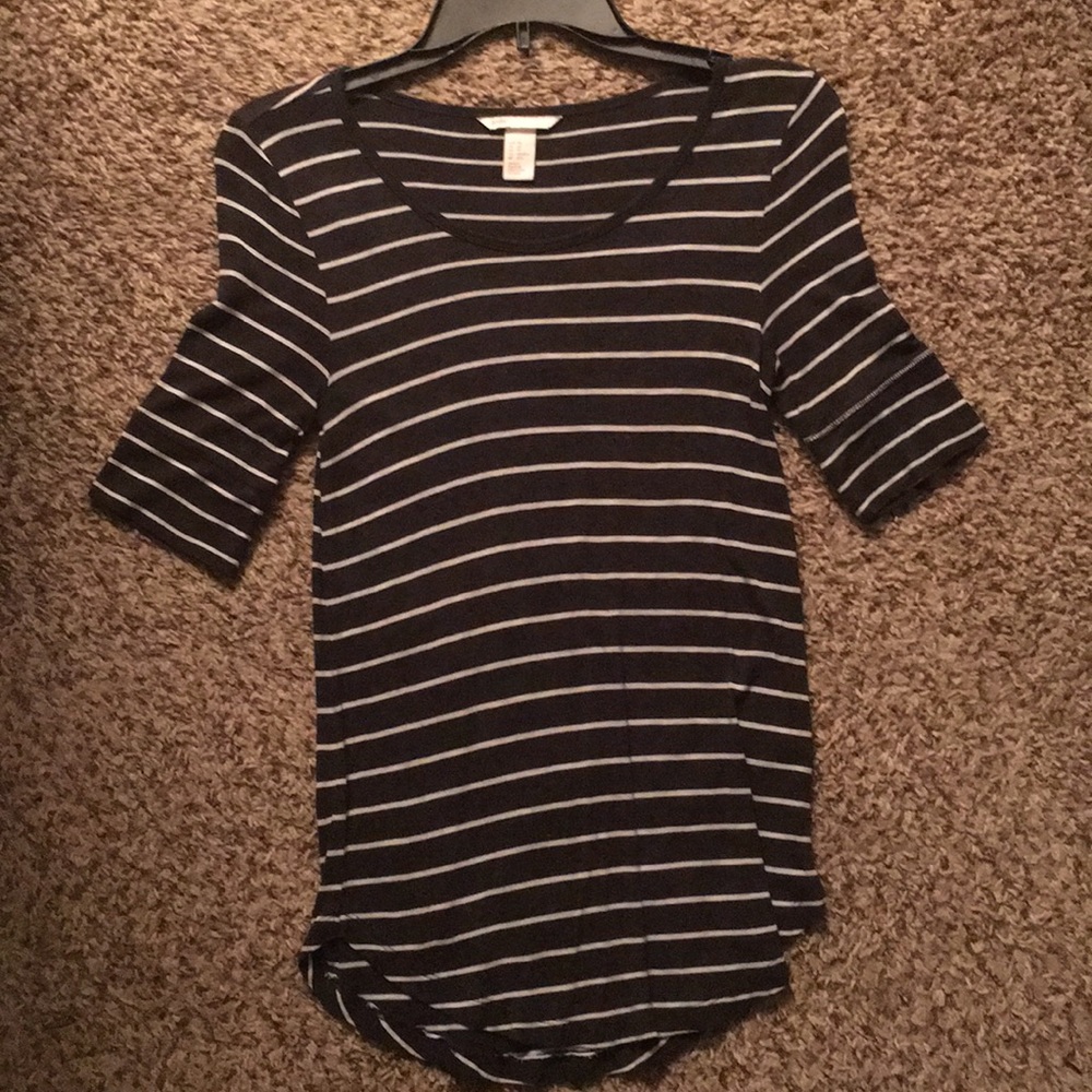 Grey with white stripes; very flattering